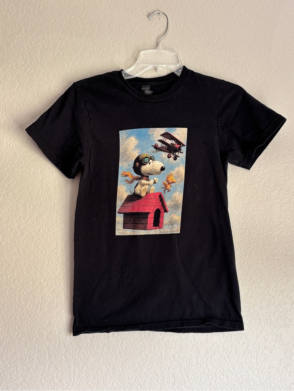 Gildan Black women’s Snoopy Pilot Graphic Tee with Red Doghouse XS